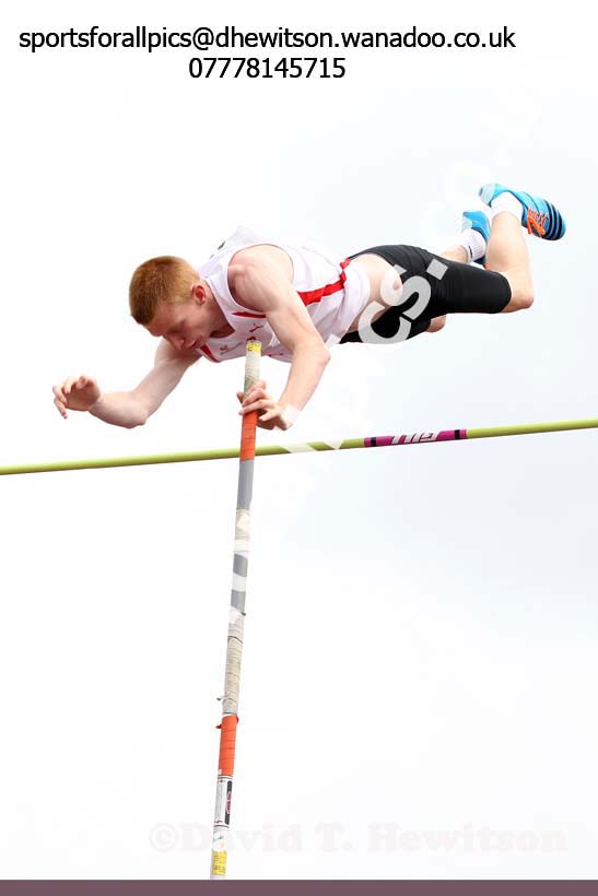 Mens under-20s pole vault, Northern Senior and Under-20s Track and Field Champs., Manchester. Photo: David T. Hewitson/Sports for All Pics